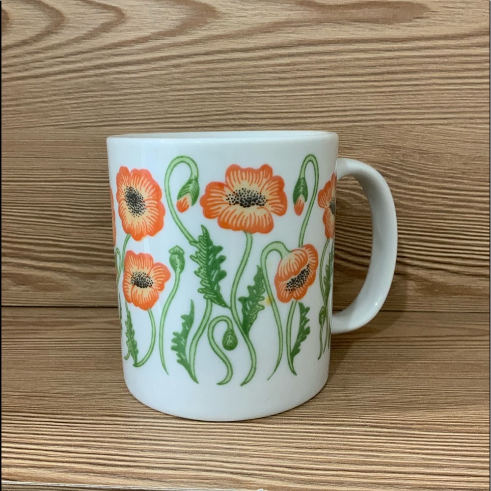 Beautiful « poppy » mug. 🐥2/20$